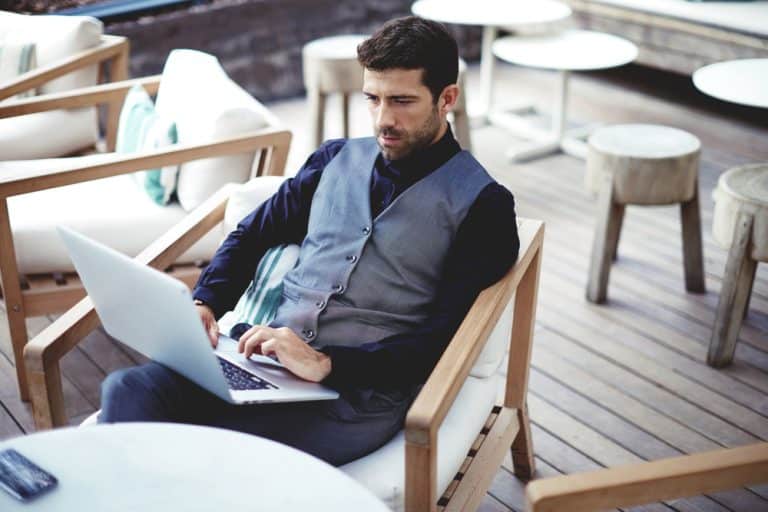 Quels avantages peut-on avoir en exerçant un travail indépendant ?
