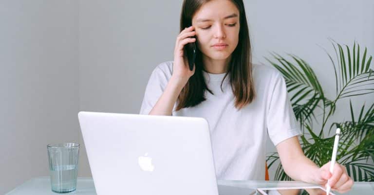 Comment développer une veille permanente pour rester à la pointe en tant que freelance ?