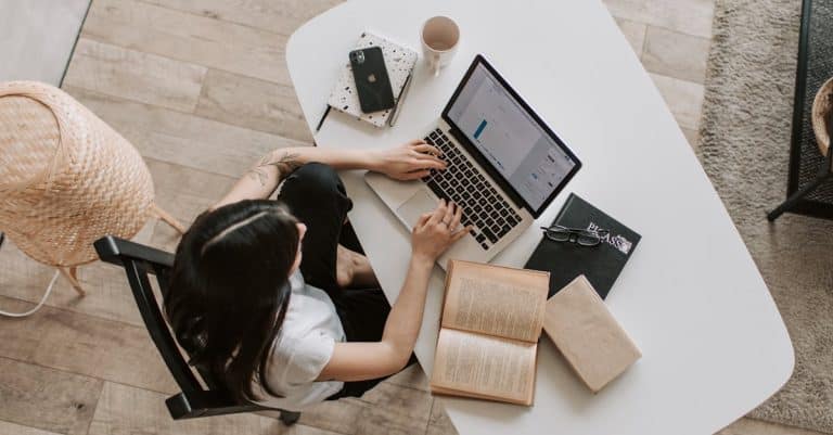 Quels outils et quelles stratégies adopter pour réussir son lancement en freelance ?