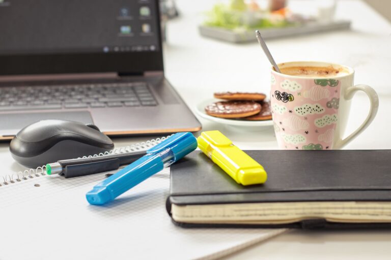 Comment optimiser son espace de travail en freelance pour une productivité maximale ?